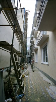 Самая большая картина страны: По стене дома на Еврейской зашагают Бендер и Жванецкий (фото)