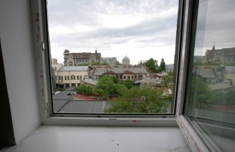 Самая большая картина страны: По стене дома на Еврейской зашагают Бендер и Жванецкий (фото)