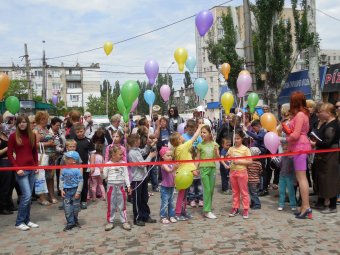 Геннадий Труханов открыл отреставрированную центральную аллею в Лузановке