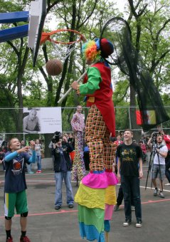 Сегодня состоялось торжественное открытие спорткомплекса в Старобазарном сквере (фото)