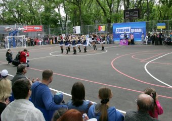 В Старобазарном  сквере появилась современная спортплощадка
