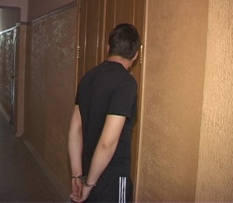 По «горячим следам» задержана группа лиц, забросавших магазин дымовыми шашками (фото, видео)