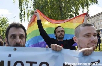Гей-парад в Киеве в день выборов состоялся - власти жестко пресекали действия противников "шествия" (фото)