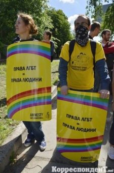 Гей-парад в Киеве в день выборов состоялся - власти жестко пресекали действия противников "шествия" (фото)