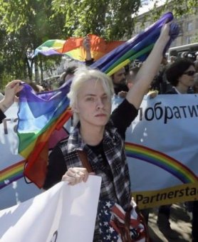 Гей-парад в Киеве в день выборов состоялся - власти жестко пресекали действия противников "шествия" (фото)