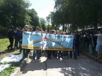 Гей-парад в Киеве в день выборов состоялся - власти жестко пресекали действия противников "шествия" (фото)