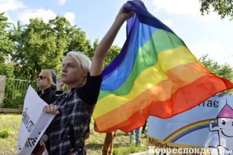 Гей-парад в Киеве в день выборов состоялся - власти жестко пресекали действия противников "шествия" (фото)