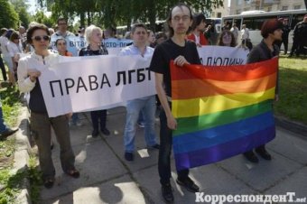 Гей-парад в Киеве в день выборов состоялся - власти жестко пресекали действия противников "шествия" (фото)