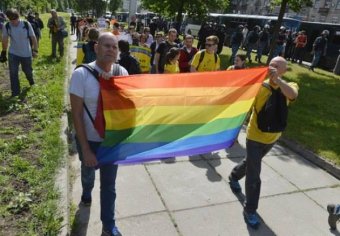 Гей-парад в Киеве в день выборов состоялся - власти жестко пресекали действия противников "шествия" (фото)