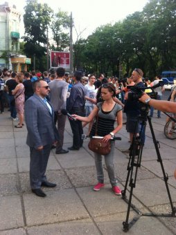 Одесситы митингуют под Территориальной комиссией (трансляция)