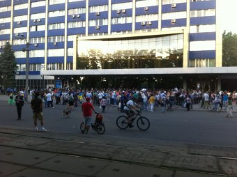 Одесситы митингуют под Территориальной комиссией (трансляция)