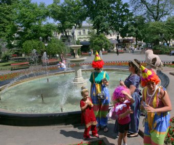В Одессе прошло шествие сказочных персонажей
