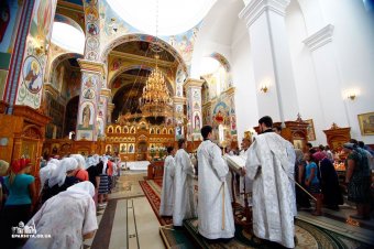 Митрополит Агафангел совершил Божественную литургию в Свято-Успенском монастыре