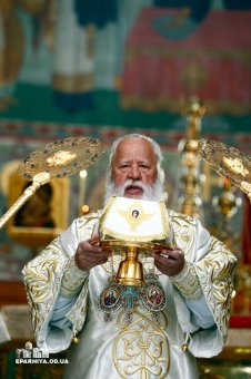 Митрополит Агафангел совершил Божественную литургию в Свято-Успенском монастыре