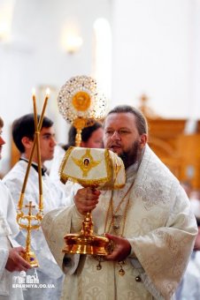 Митрополит Агафангел совершил Божественную литургию в Свято-Успенском монастыре