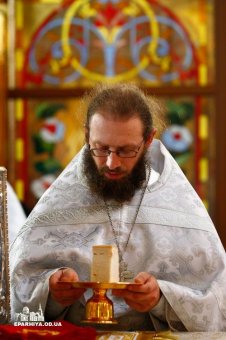 Митрополит Агафангел совершил Божественную литургию в Свято-Успенском монастыре