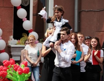 В одесских школах прозвенел последний звонок