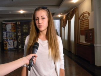 Любишь театр? Получи айфон!