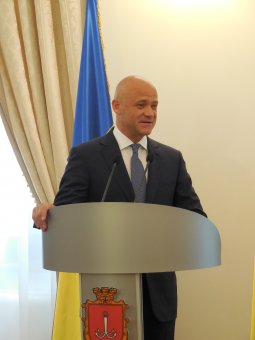 Геннадий Труханов наградил журналистов