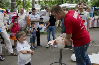 Из-за дождя в Одессе чуть не сорвался рекорд по приготовлению самой большой окрошки (фото)
