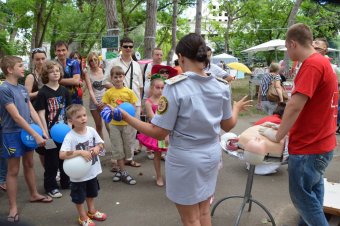 Из-за дождя в Одессе чуть не сорвался рекорд по приготовлению самой большой окрошки (фото)