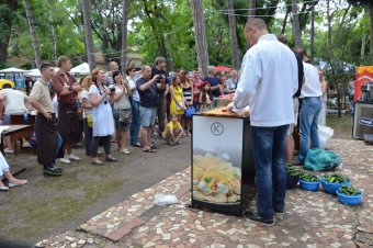 Из-за дождя в Одессе чуть не сорвался рекорд по приготовлению самой большой окрошки (фото)