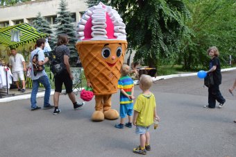 Из-за дождя в Одессе чуть не сорвался рекорд по приготовлению самой большой окрошки (фото)