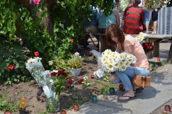 Над Куликовым полем взмыли белые голуби и черные шары – одесситы почтили память погибших 2 мая (фото)