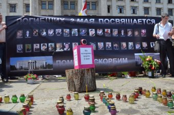 Над Куликовым полем взмыли белые голуби и черные шары – одесситы почтили память погибших 2 мая (фото)
