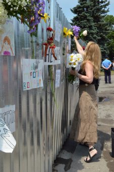 Над Куликовым полем взмыли белые голуби и черные шары – одесситы почтили память погибших 2 мая (фото)