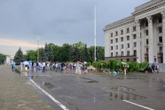 Вчера вечером на Куликовом поле запускали воздушные фонарики (фото)