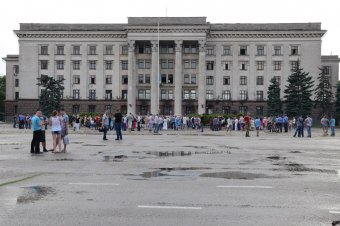 Вчера вечером на Куликовом поле запускали воздушные фонарики (фото)
