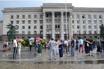 Вчера вечером на Куликовом поле запускали воздушные фонарики (фото)