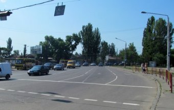 В Одессе обновили разметку на перекрестке Черноморского казачества и Николаевской дороги