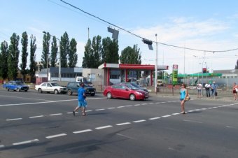 В Одессе обновили разметку на перекрестке Черноморского казачества и Николаевской дороги