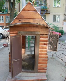 Уникальную детскую площадку восстановили в Одессе накануне летних каникул (фото, видео)