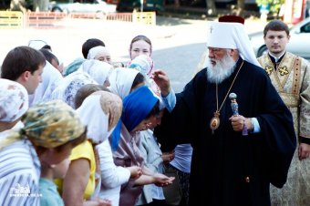 Митрополит Агафангел совершил Божественную литургию в Спасо-Преображенском кафедральном соборе (фото)
