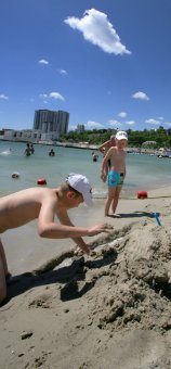 Наконец! Одесситы потянулись на пляжи (фото)