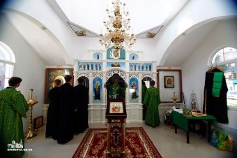 Митрополит Агафангел совершил освящение временного храма