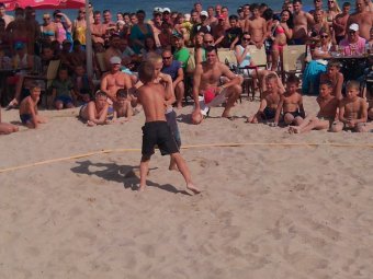 В Одессе прошел первый открытый турнир по пляжной борьбе