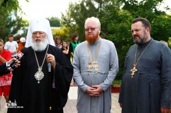 Митрополит Агафангел посетил детей-беженцев