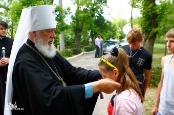 Митрополит Агафангел посетил детей-беженцев