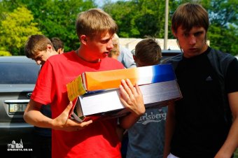 Митрополит Агафангел посетил детей-беженцев