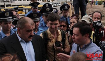 Местные УДАРовцы требуют наказать виновных в нападении на одесситов под консульством РФ