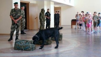 Пограничники учили одесских школьников ловить диверсантов (фото)
