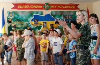 Пограничники учили одесских школьников ловить диверсантов (фото)