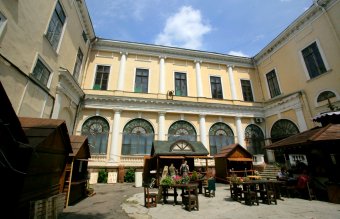 Во Дворце моряков открыли свободное пространство летнего кинотеатра Sunday Cinema