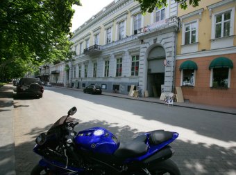 Во Дворце моряков открыли свободное пространство летнего кинотеатра Sunday Cinema