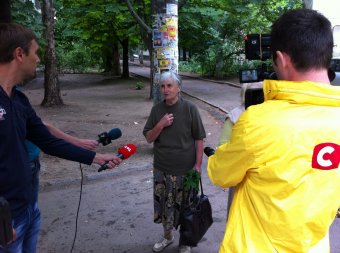 ЧП на Варненской: Мужчина выбросил с балкона свою бабушку (фото)