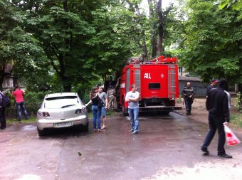 ЧП на Варненской: Мужчина выбросил с балкона свою бабушку (фото)